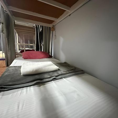 Hangover Hostel Kepulauan Phi Phi Bagian luar foto