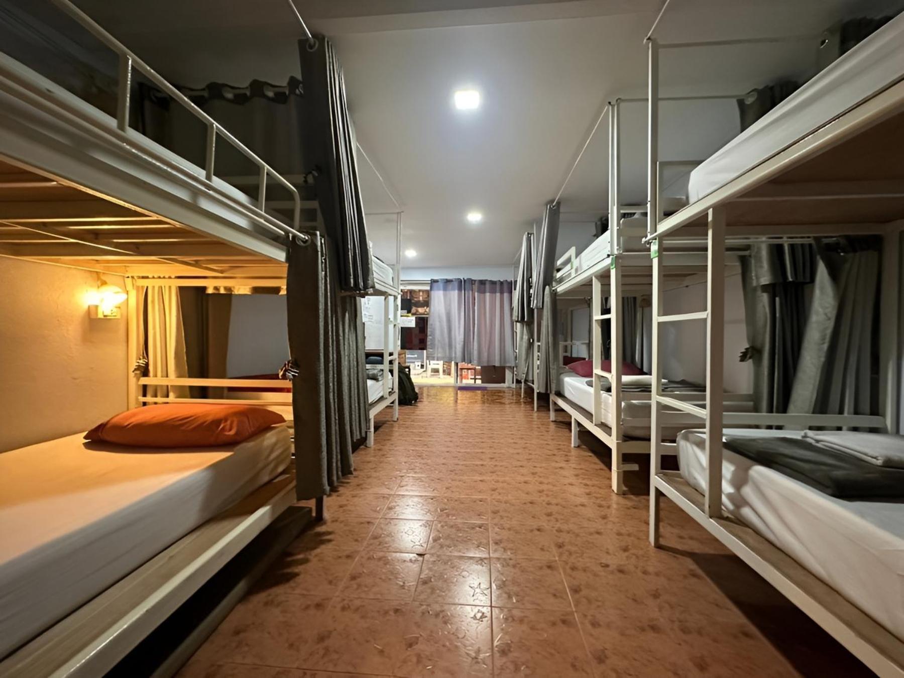 Hangover Hostel Kepulauan Phi Phi Bagian luar foto